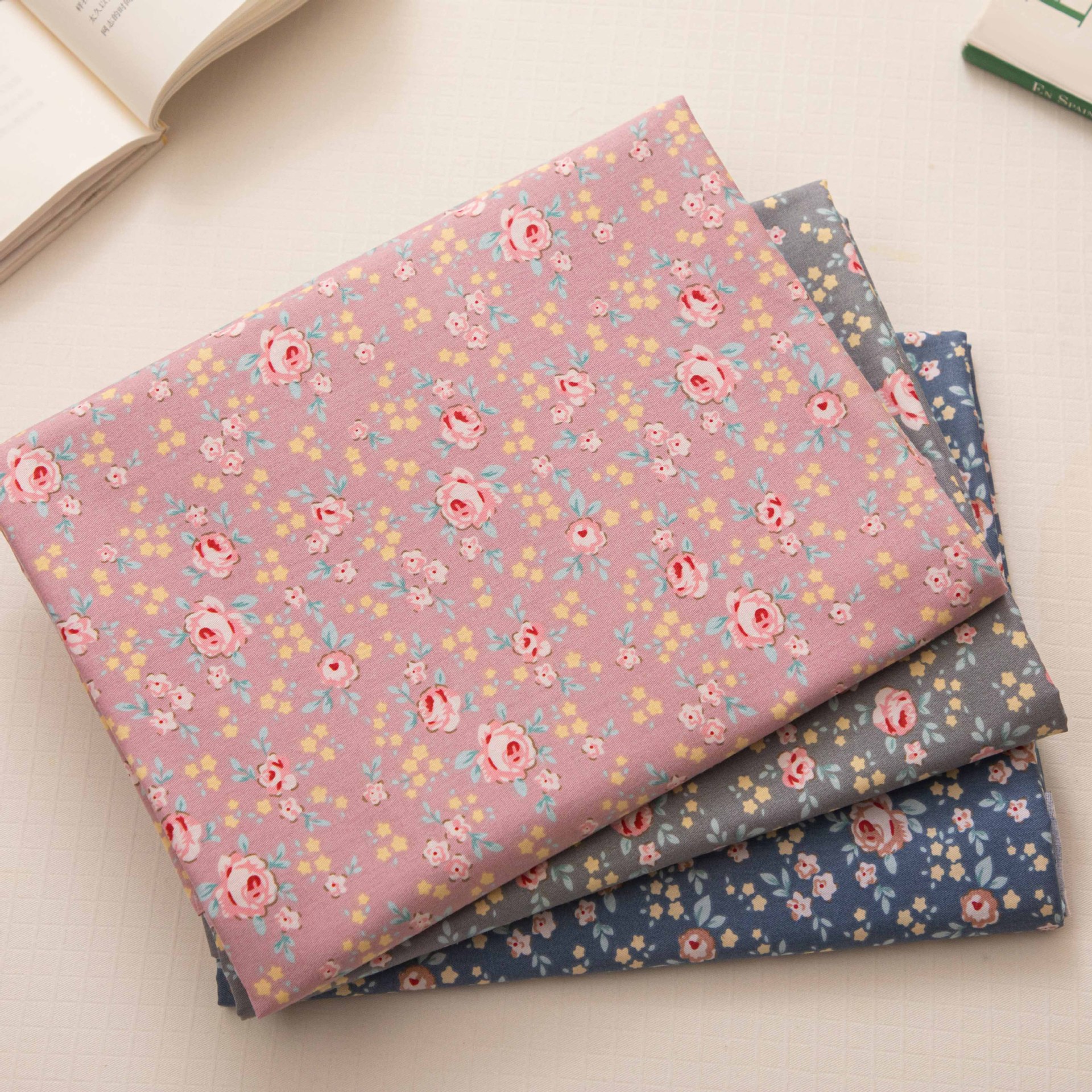 Wholesale Supply of 133*72 Twill Printed Fabric, Small Flower 40 Count Cotton Fabric, 1.6m Width
