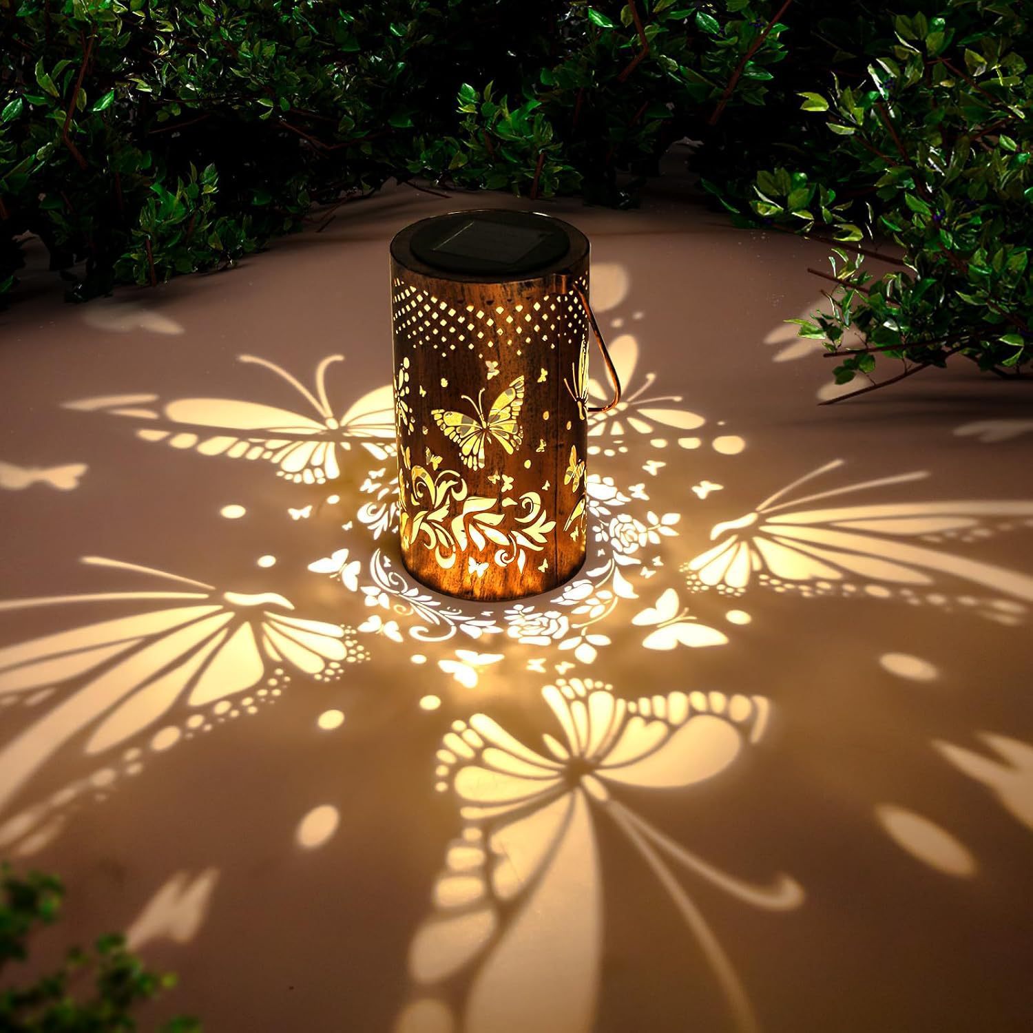 Amazon Best Selling Solar Iron Garden Lamp Outdoor Waterproof Butterfly Hollow Decorative Gift Ladies Garden Lamp
