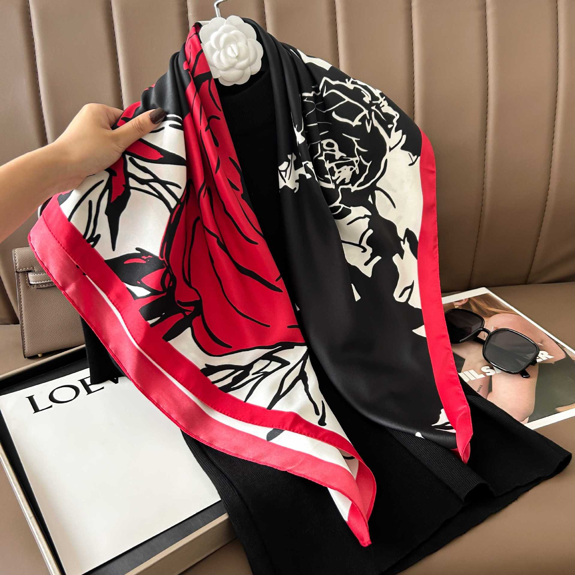 Picture of New 90cm Large Square Silk Elegant High-grade Decorative Shawl Women's Silk Scarf Fashion All-match Professional Scarf