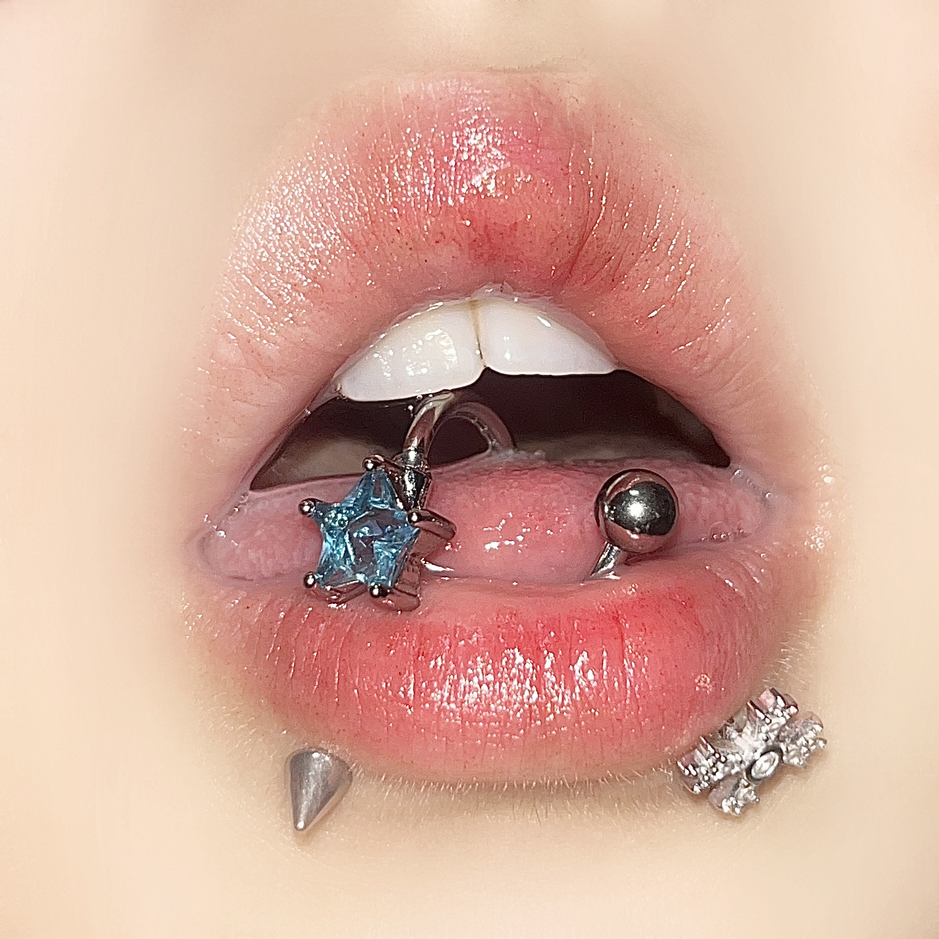Can't speak a word star five-pointed star zircon tongue nail titanium steel external thread S-shaped tongue ring tongue nail tongue nail