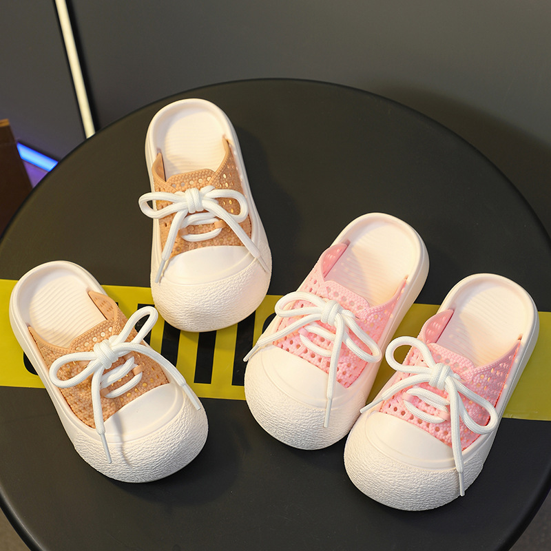 Children's toe-wrapped half slippers for women wear 2025 new girls' hollow breathable soft soles and thick soles with a pair of slip-ons