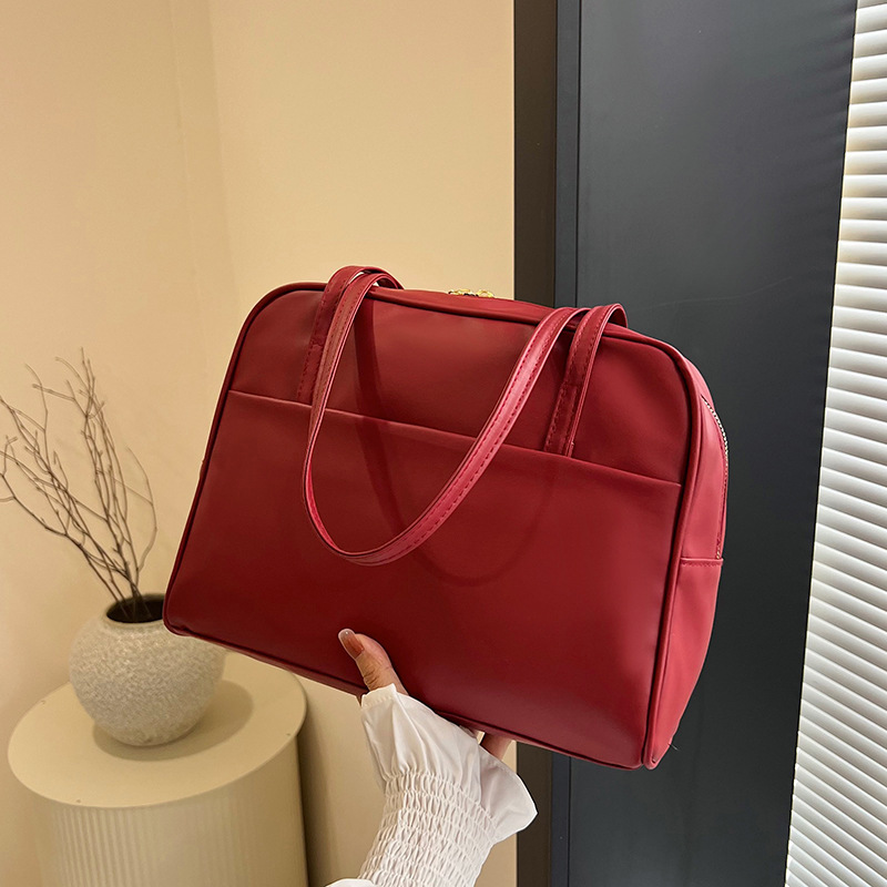 Picture of Korean Style Large Capacity Shoulder Bag Women Autumn 2024 New Retro Underarm Bag Simple Style Large Capacity Tote Bag