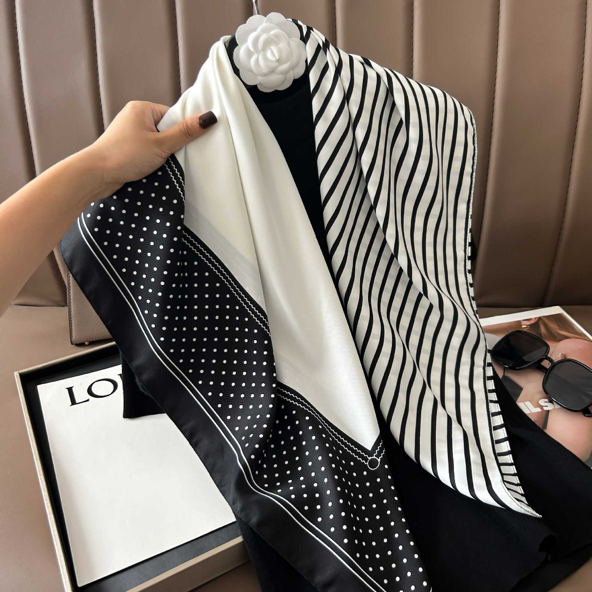 Picture of New 90cm Large Square Silk Elegant High-grade Decorative Shawl Women's Silk Scarf Fashion All-match Professional Scarf