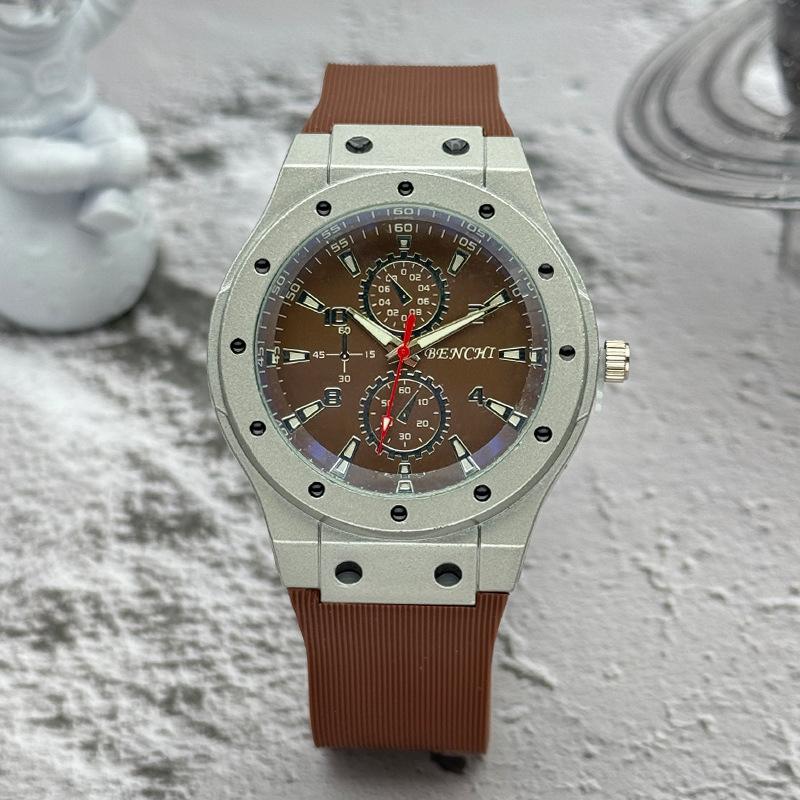 Picture of Cross-border foreign trade new fashion men's watch blue silicone strap casual sports quartz watch men wholesale