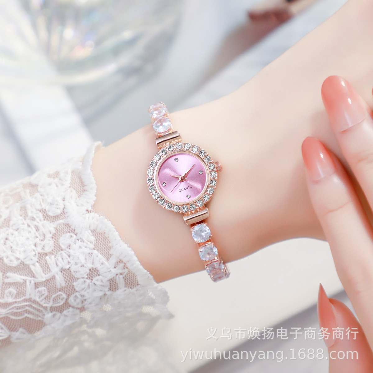 Picture of New Fashionable Large Diamond Bracelet Watch, Elegant and Elegant Women's Watch, Round Small Dial Quartz Watch, High-End Women's Watch