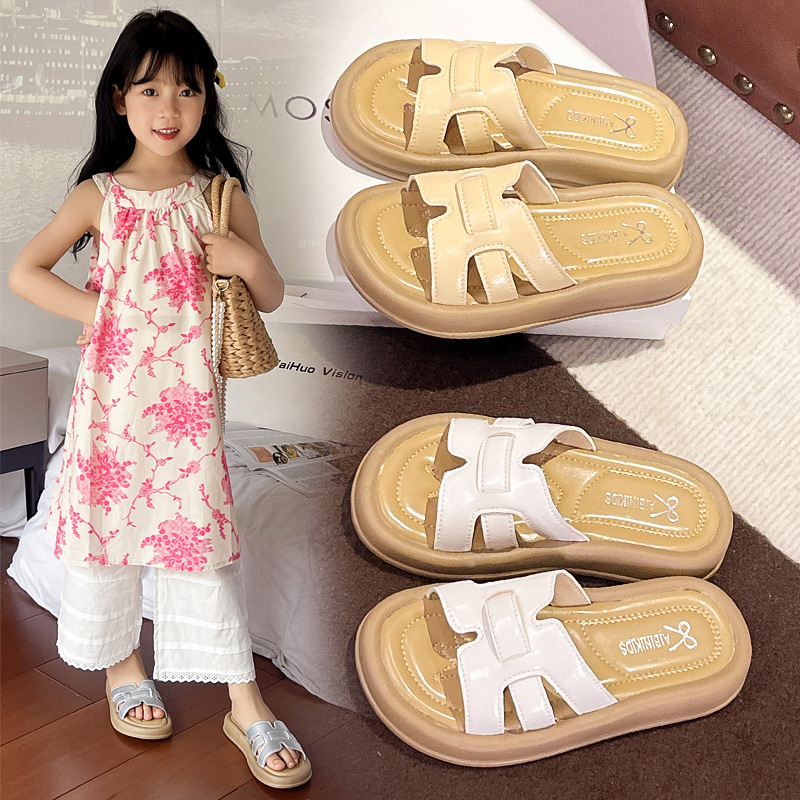 Girls Silver Sandals Summer Outer Wear 2025 New Fashion Girls Casual Beach Shoes Kidsren's Slippers