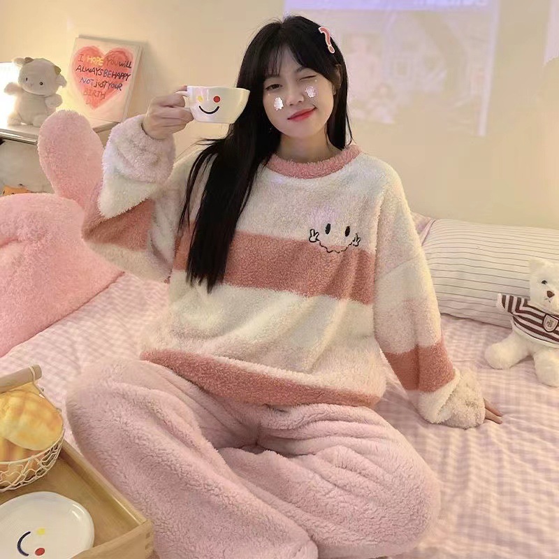 Flannel autumn and winter pajamas women's round neck loose fleece-lined girl Sweet Home Leisure warm home wear suit