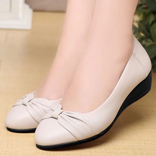 Live Broadcast One-piece Soft Leather Soft Sole Mother's Shoes Flats Wear-resistant Waterproof Bow Work Shoes Micro-business Group Purchase