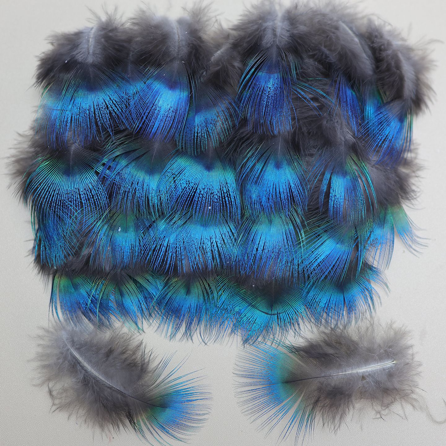 Picture of Wholesale Peacock Blue Flakes 3-9cm Dot Green DIY Material Jewelry Clothing Crafts Decorative Feather Accessories Can Be Mixed