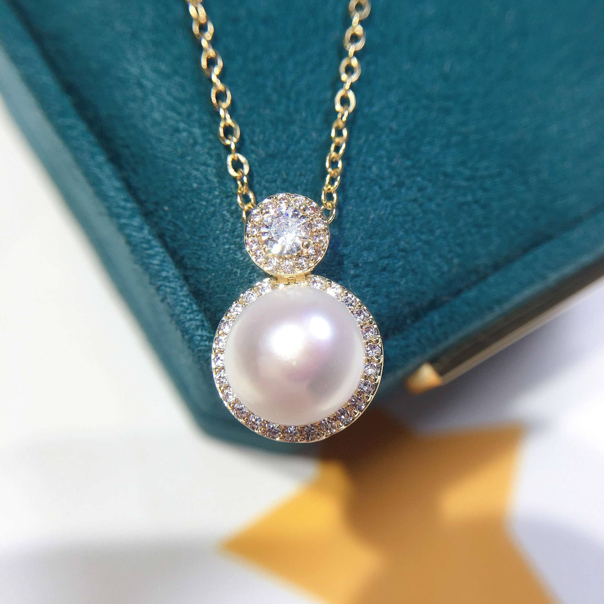 Picture of New Boutique 18K Gold Craft Princess Zircon Natural Freshwater Pearl Necklace Round Pearl Pendant