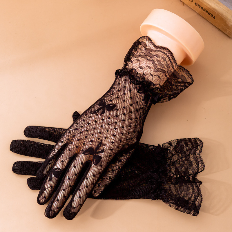 Picture of Summer New Korean Style Lace Sexy Sun Protection Jacquard Lace Cuff Anti-UV Split Finger Sweet Driving Gloves