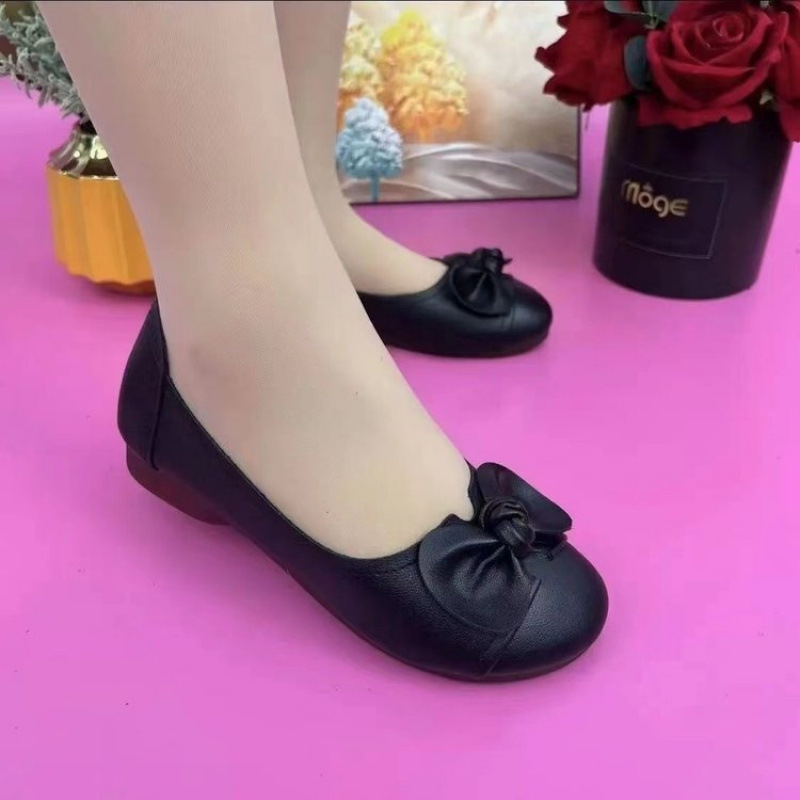 Foreign trade cross-border soft-soled beanie shoes, new spring and autumn mother shoes, one kick of cow tendon sole, round toe flat pumps