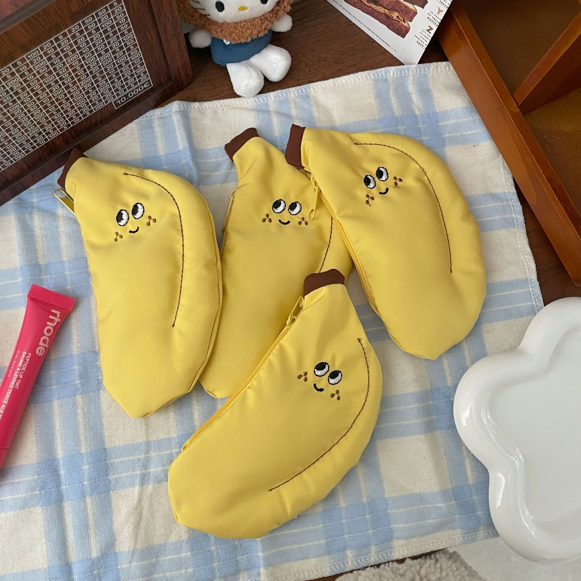 Picture of Cartoon Girl Heart Coin Purse Ins Cute Little Banana Mini Canvas Id Headphone Storage Student Bag Pendant