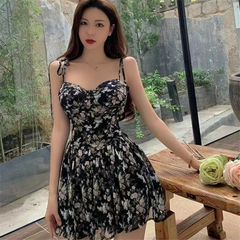 Women's 2022 summer new floral tight waist slimming retro printed dress with suspenders dress