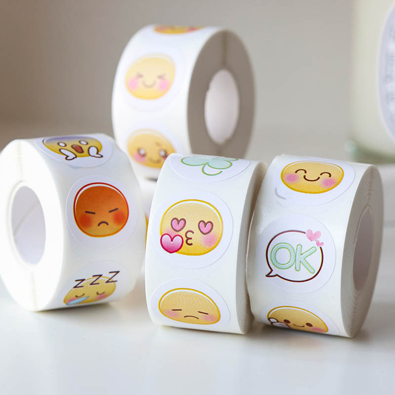 Smiling face emoji sticker 500PCS/roll expression package sealing sticker sticker roll sticker wholesale