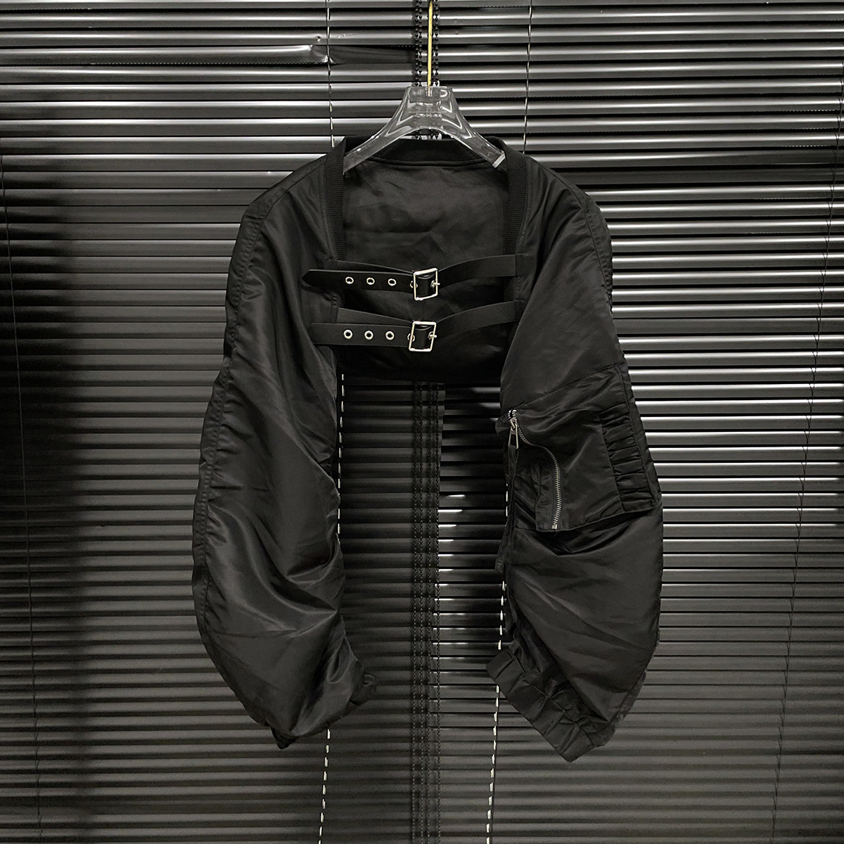 Autumn 2024 New Niche Design Black Women's Belt Flying Motorcycle Short Jacket
