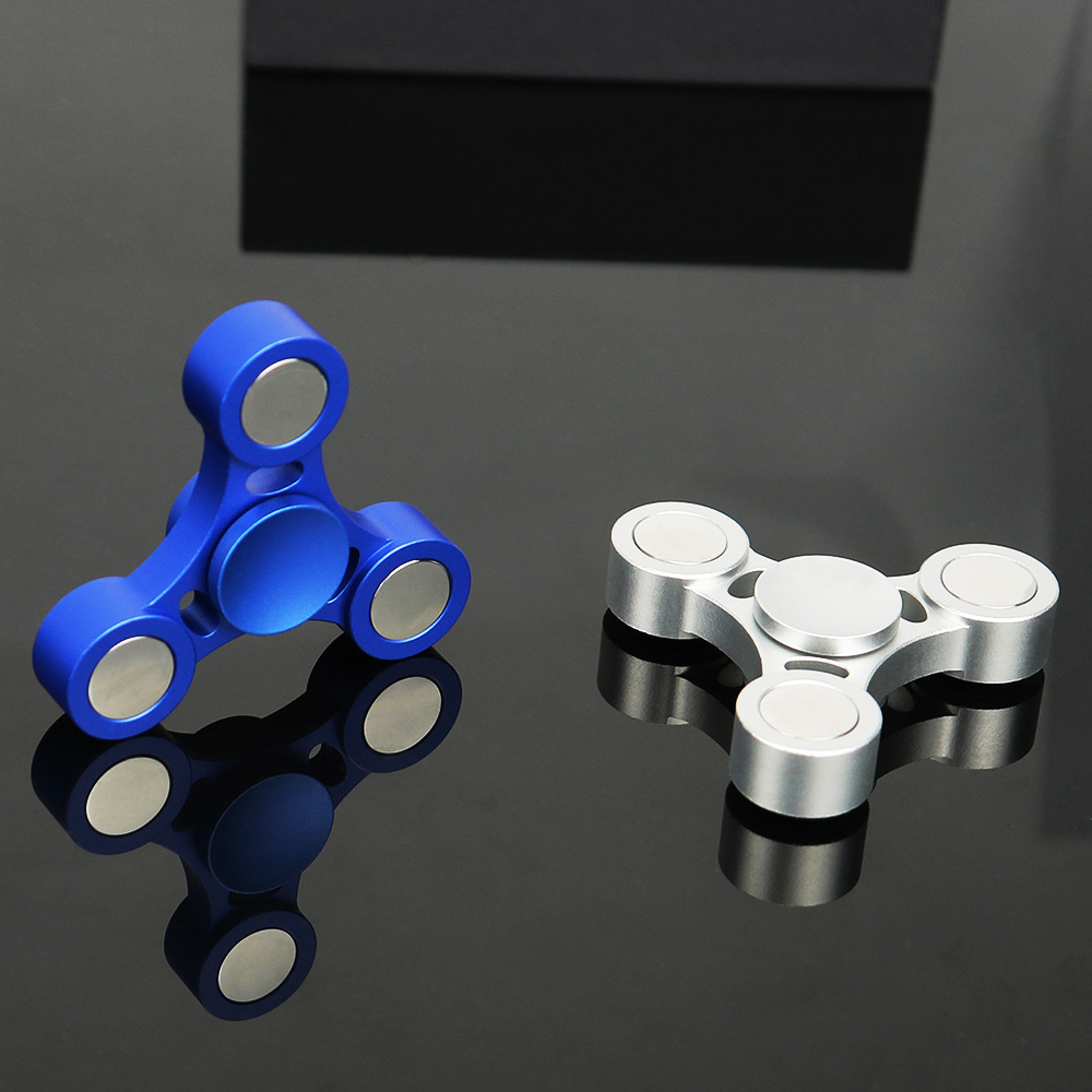 Picture of Fingertip Gyro Metal Aluminum Alloy Finger Gyro Leaker Swivel Adult Student Palm Rotating Decompression Toy