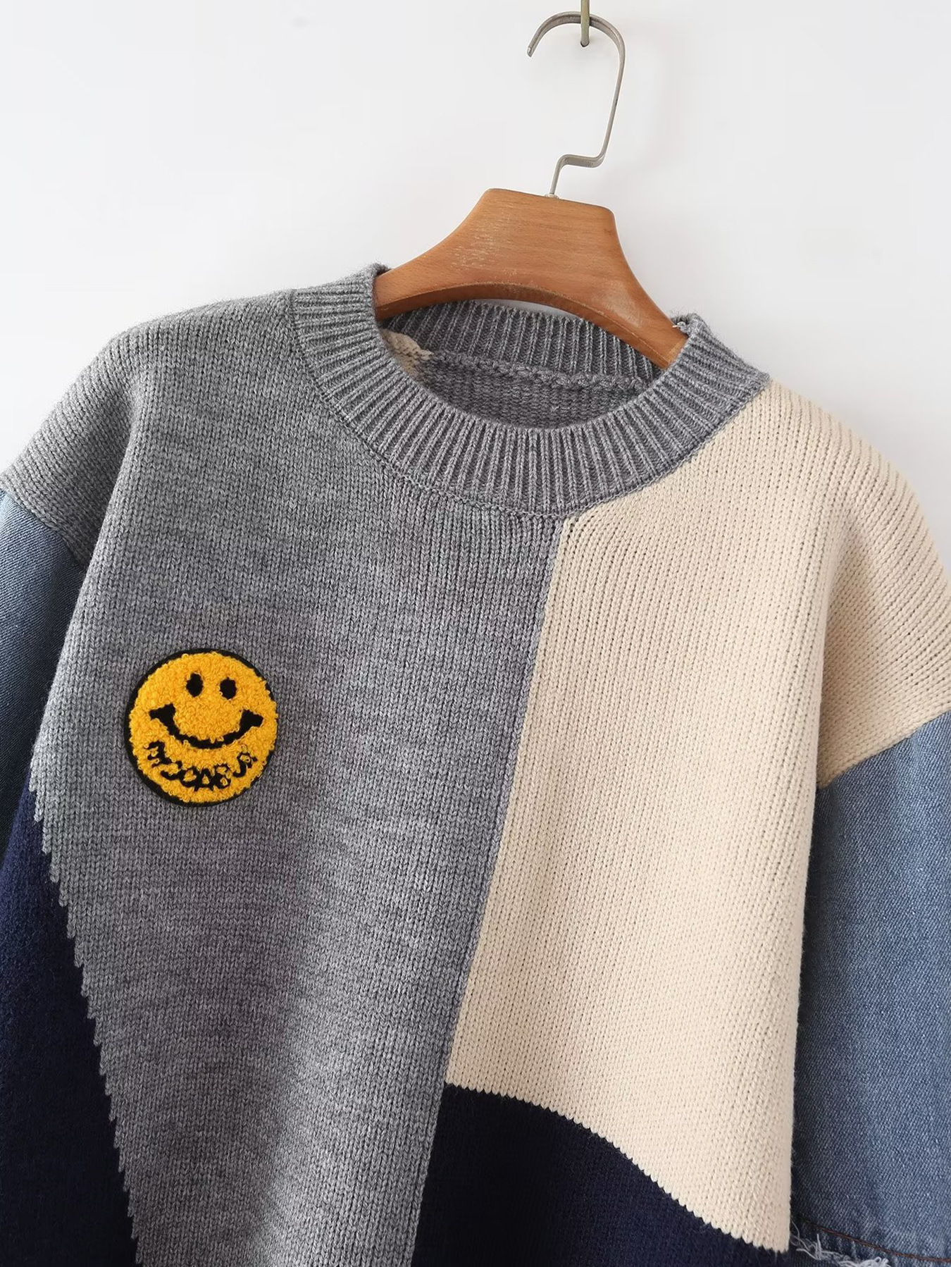 Picture of European and American Cross-Border Amazon Autumn and Winter New Loose Denim Stitching Contrasting Smiley Face Round Neck Long-Sleeved Sweater Pullover