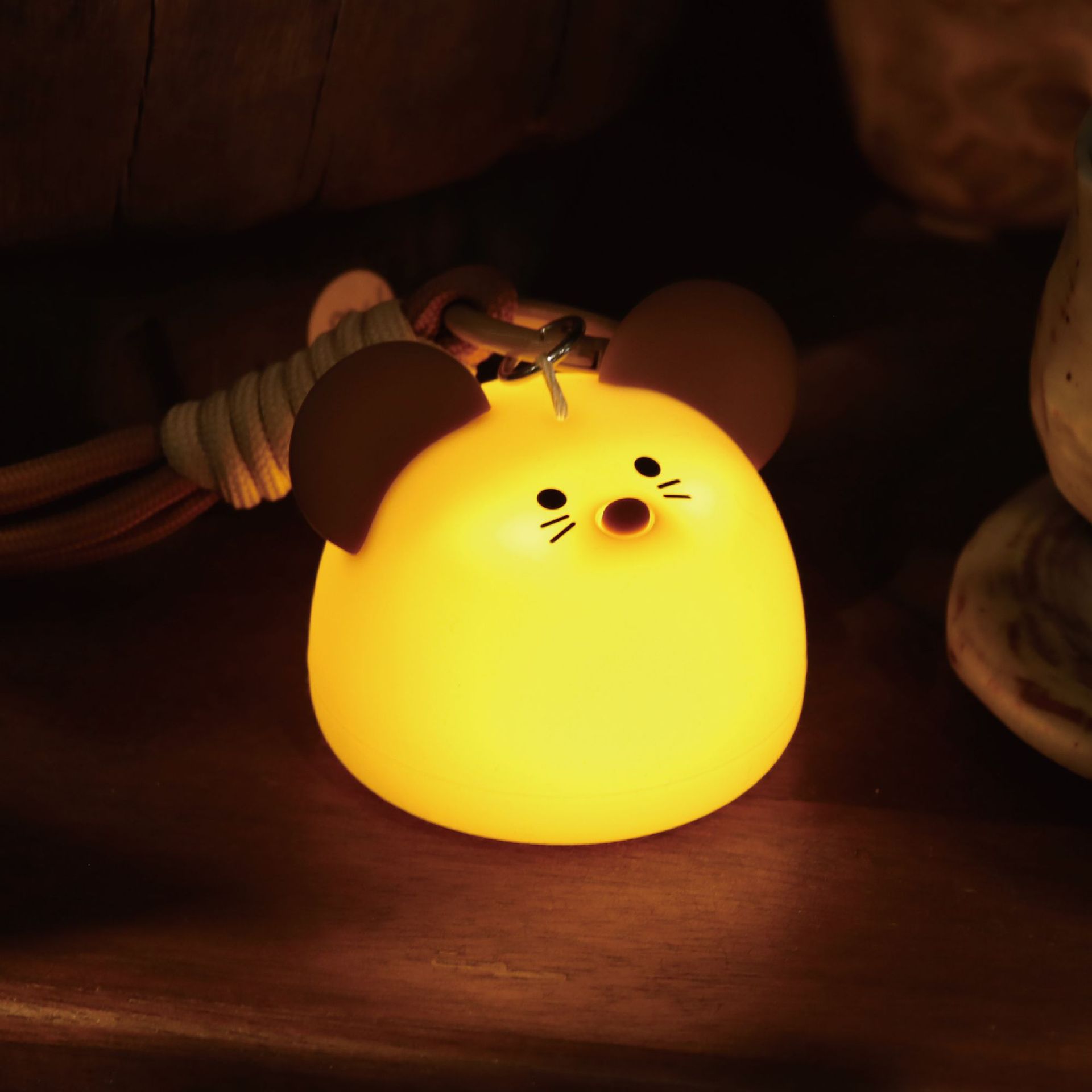 Pendant gnawing mouse night light cartoon Q cute healing outdoor camping hanging companion sleeping bedroom light full of atmosphere