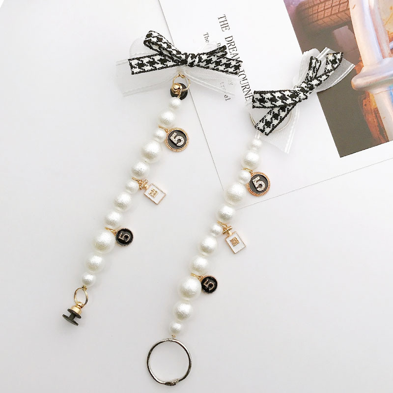 Picture of 2022 Yi Lian New Cave Shoes Accessories Bear Rhinestone Shoe Buckle Accessories Pearl Hanging Chain Slippers I-Buckle