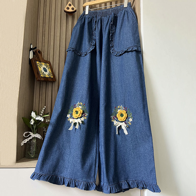 Autumn 2024 New Lace Embroidered Jeans Age-reducing Washed Pants with Flower Buds and Loose Women's Pants with Loose Waist