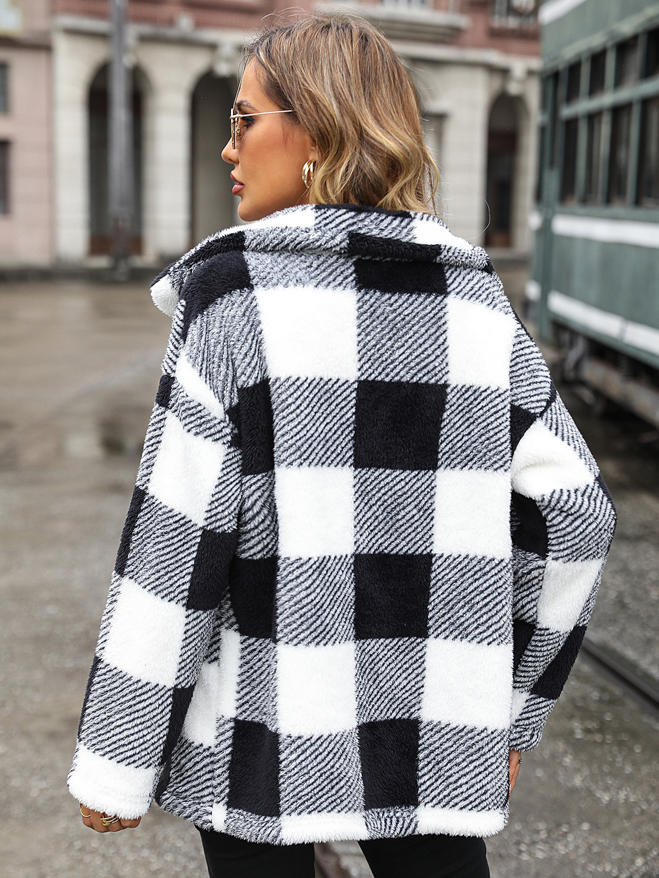 Picture of Flash velvet European and American fashion autumn and winter women's lapel long sleeve long plaid single breasted double-sided velvet casual coat