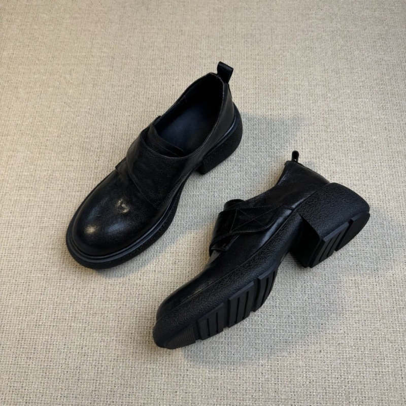 Round Toe Retro Simple Loafers Women's 2024 Autumn New Commuter Small Leather Shoes Velcro Deep Mouth Thick Single-layer Shoes
