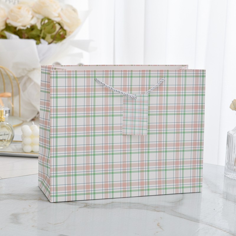 Picture of New horizontal plate thickened gift bag business fashion gift hand-held paper bag stationery jewelry store clothing packaging bag