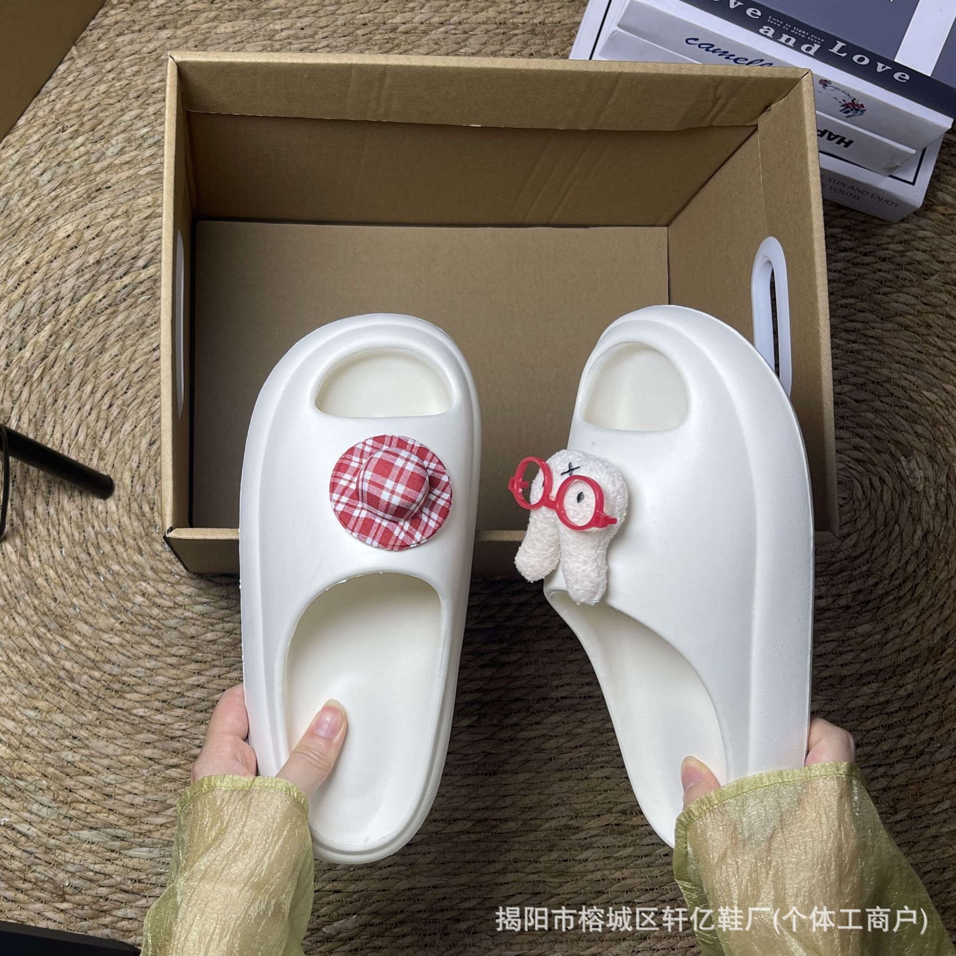 Little Red Riding Hood slip-on wears summer girl EVA, anti-slip, odor-resistant, wear-resistant, thick-soled, cute, high-value, and wearable on the beach