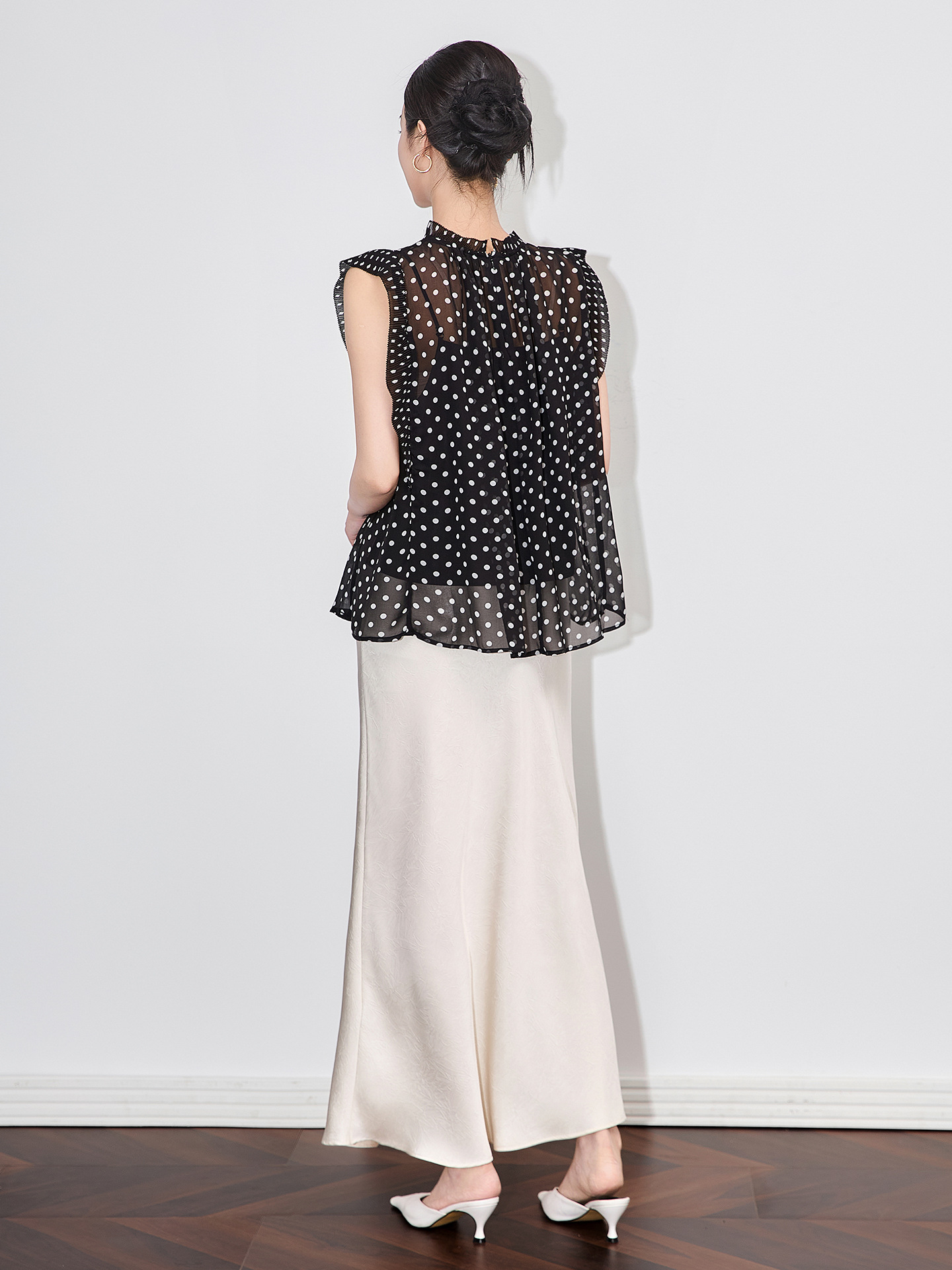 Picture of 2509109-Nanyou High-Quality Exquisite and Elegant French Polka Dot Printed Loose Sleeveless Top with Suspenders for Women New Style