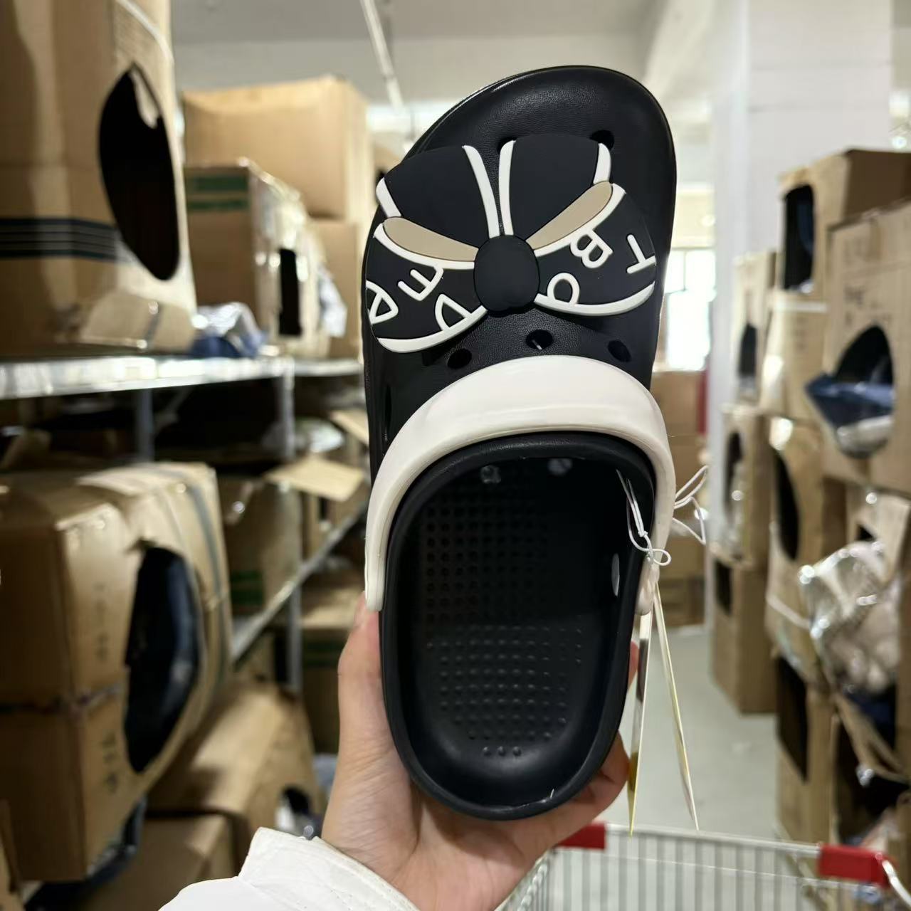 2456 Croc Shoes Women's Summer Thick Sole Increased Anti-Slip Slippers Couple Style Outdoor Beach Shoes Men