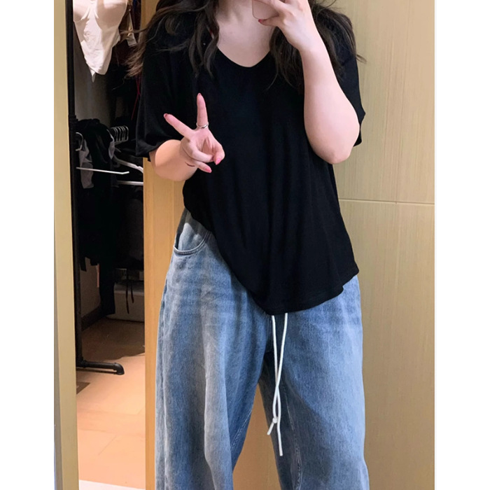Picture of White V-neck Short-sleeved T-shirt Women's Summer 2025 New Loose Solid Color Base Shirt with Spice Girl Student's Top Trendy