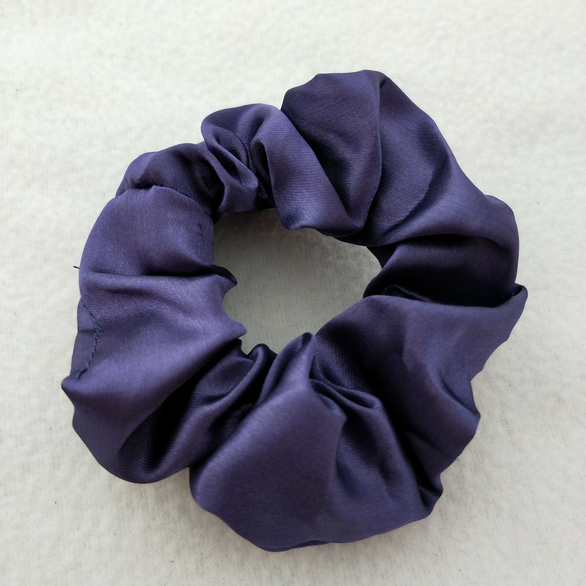 Picture of Cross-Border Amazon Satin Fabric Satin Scrunchie for Women, High-End Bun Hair Tie