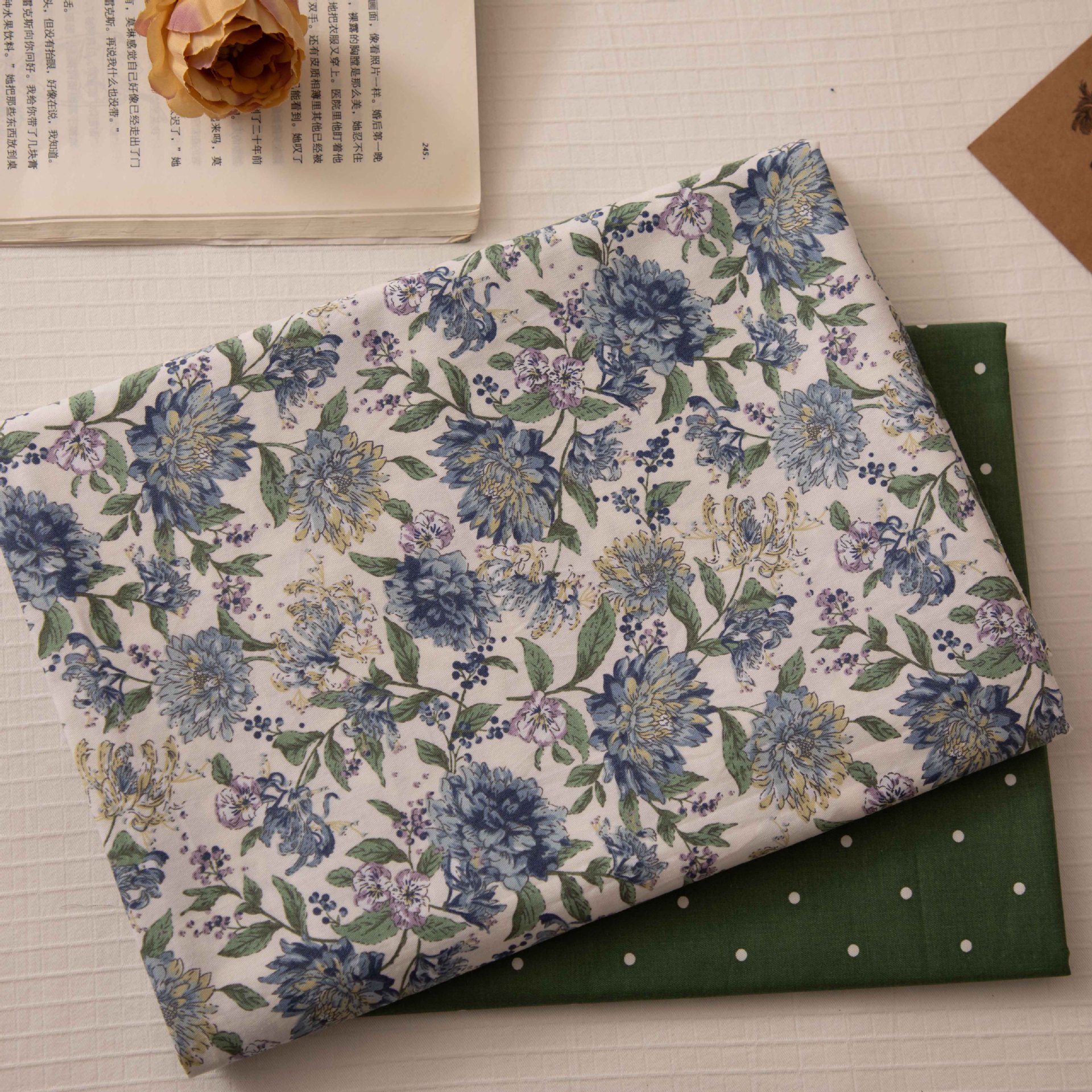 Wholesale Supply of 133*72 Twill Printed Fabric, Small Flower 40 Count Cotton Fabric, 1.6m Width