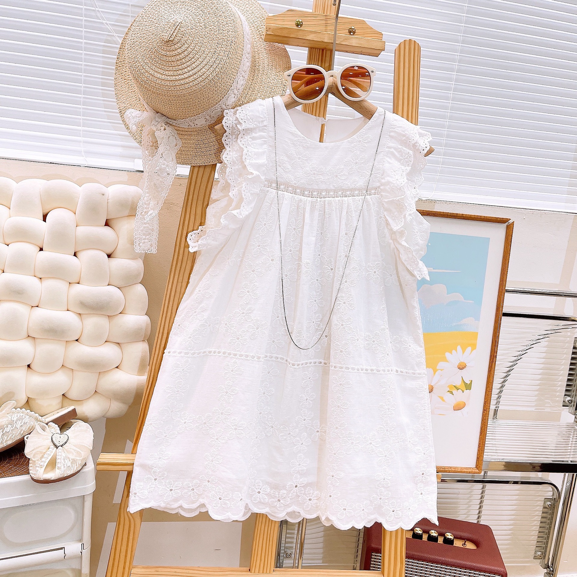 2416X Girls Summer Princess Style dress Cute Western Style Beautiful Lace dress Flying Sleeve Skirt