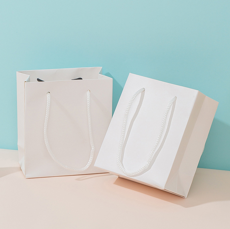 Solid Color White Cardboard Bag Festival Celebration Gift Jewelry Gift Bag Jewelry Packaging Bag in stock Wholesale