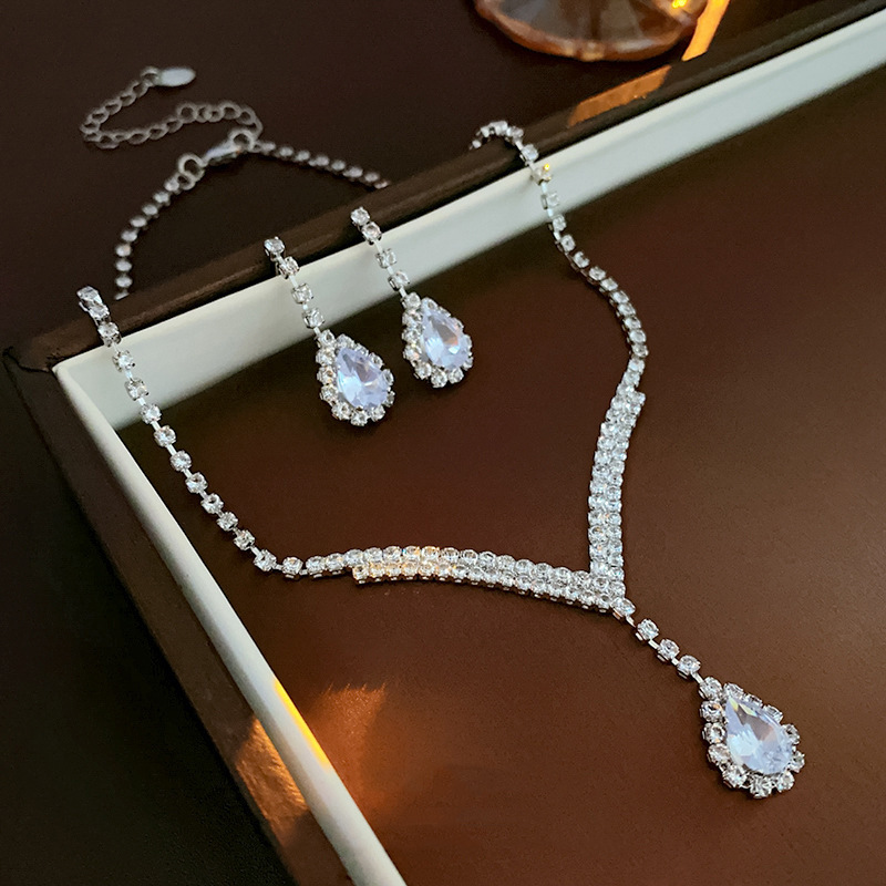 Picture of European and American light luxury high-end zircon jewelry suit necklace niche retro clavicle chain fashion Joker jewelry wholesale