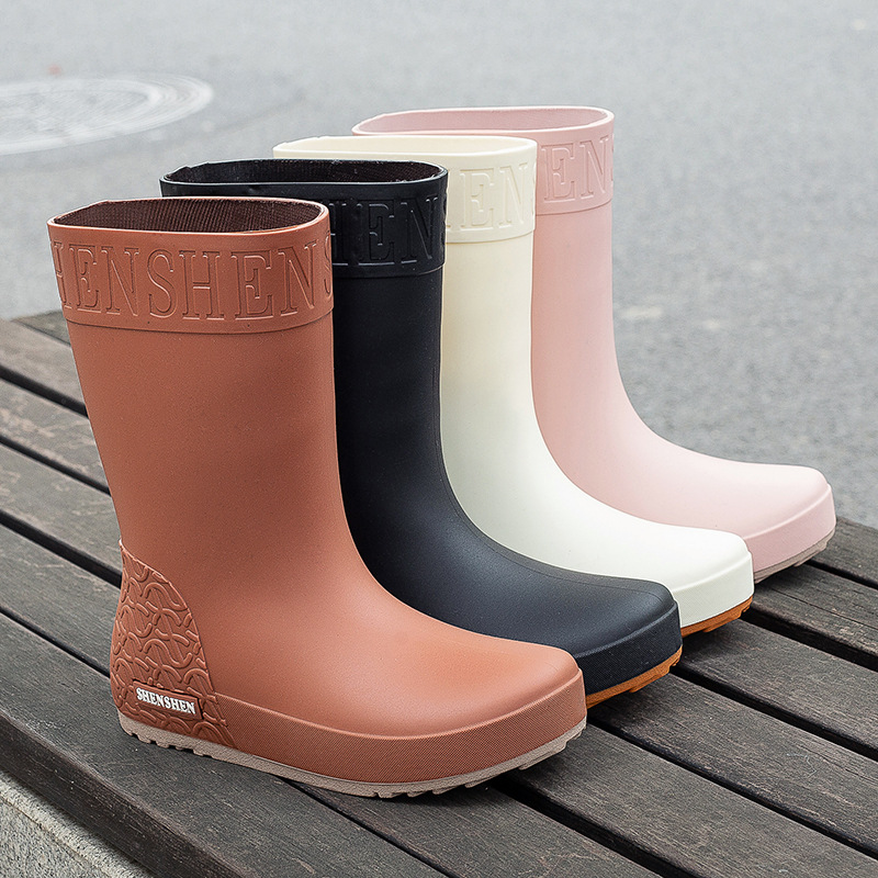 Fashionable mid-calf rain boots Women's outer wear non-slip water shoes foreign trade warm rain boots wholesale High-calf water shoes export rubber shoes women