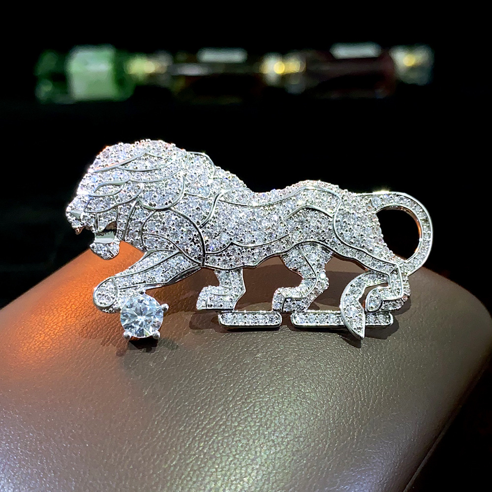 Cross-Border European and American Heavy-Duty Zircon-Studded Lion Brooch Men's Chest Accessory, Grand and Elegant Suit Jacket Lapel Pin Accessory