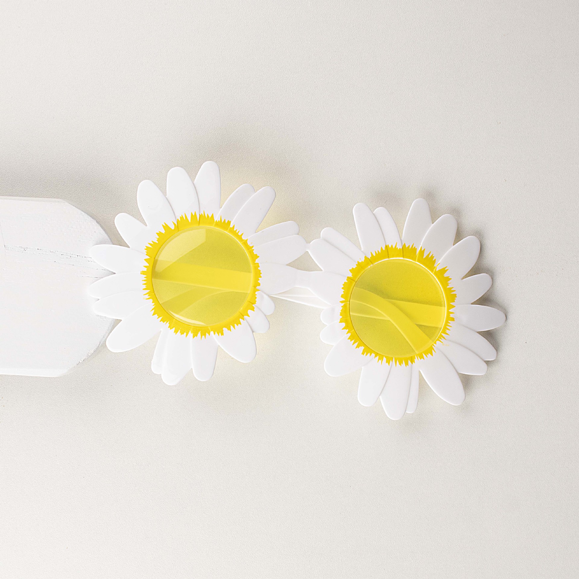 Picture of Decorative glasses party funny props sunflower daisy flower shape photo props plastic shape sunglasses
