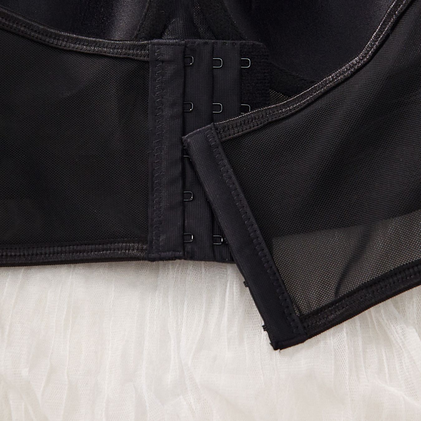 Picture of French-Style Retro Shaping Push-Up Halter Neck Bra with Chest Pads, Strapless Sexy Back Five-Row Hollow Bra