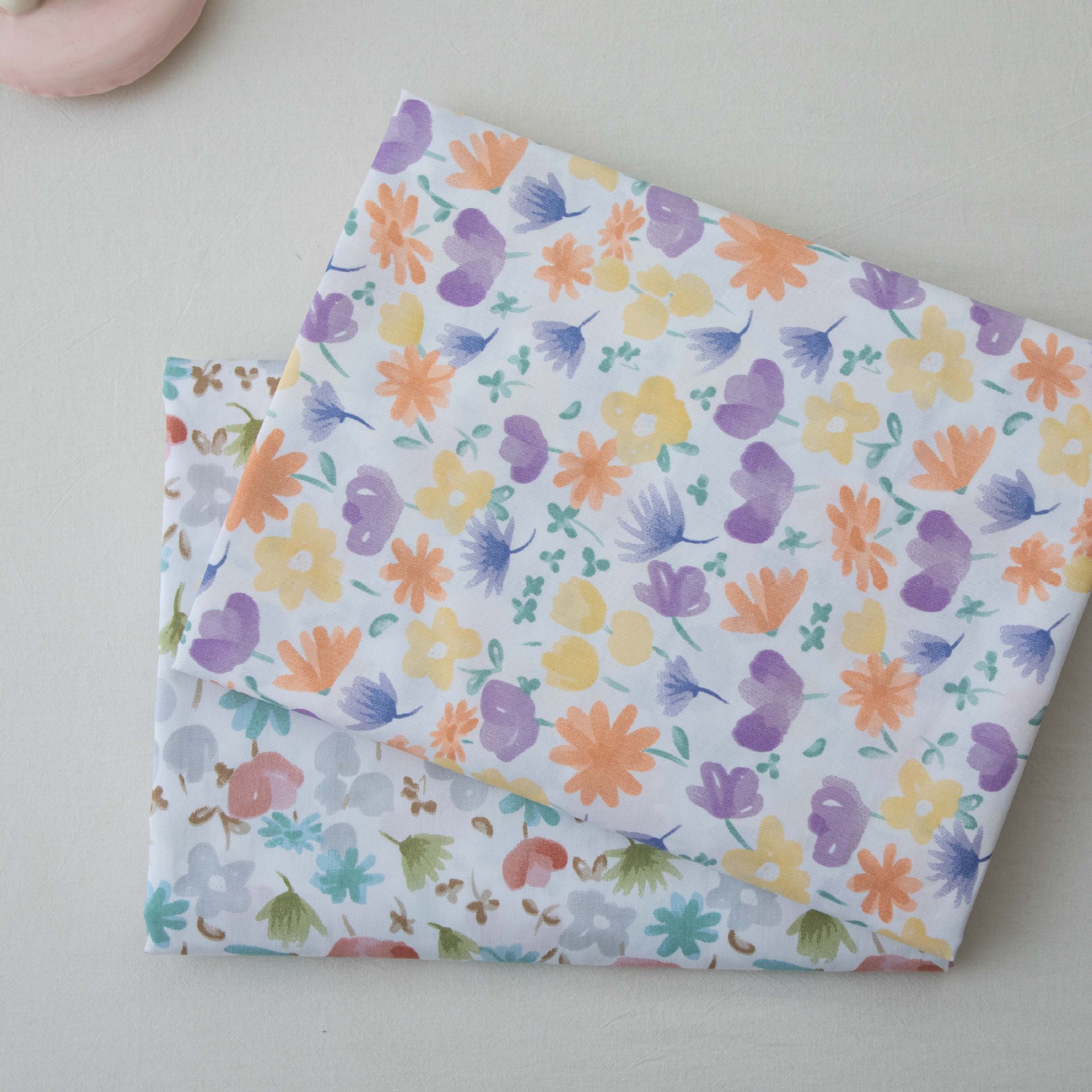 Wholesale supply of 133*72 twill printed fabric, small floral 40s cotton cloth, 1.6 meters wide