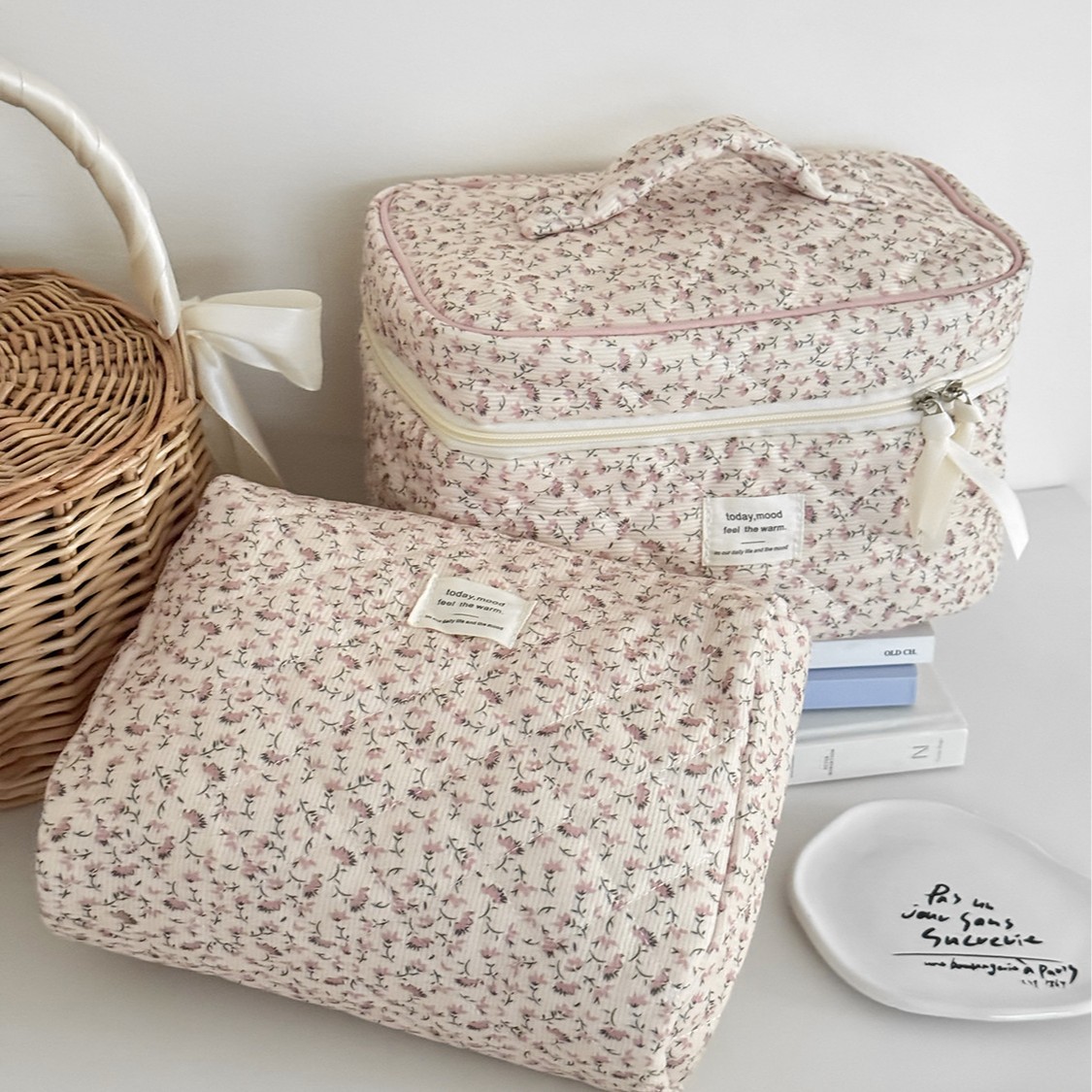 Picture of Cross-border Corduroy Pink Floral Cosmetic Bag Travel Portable Large Capacity Fresh Ins Style Storage Bag