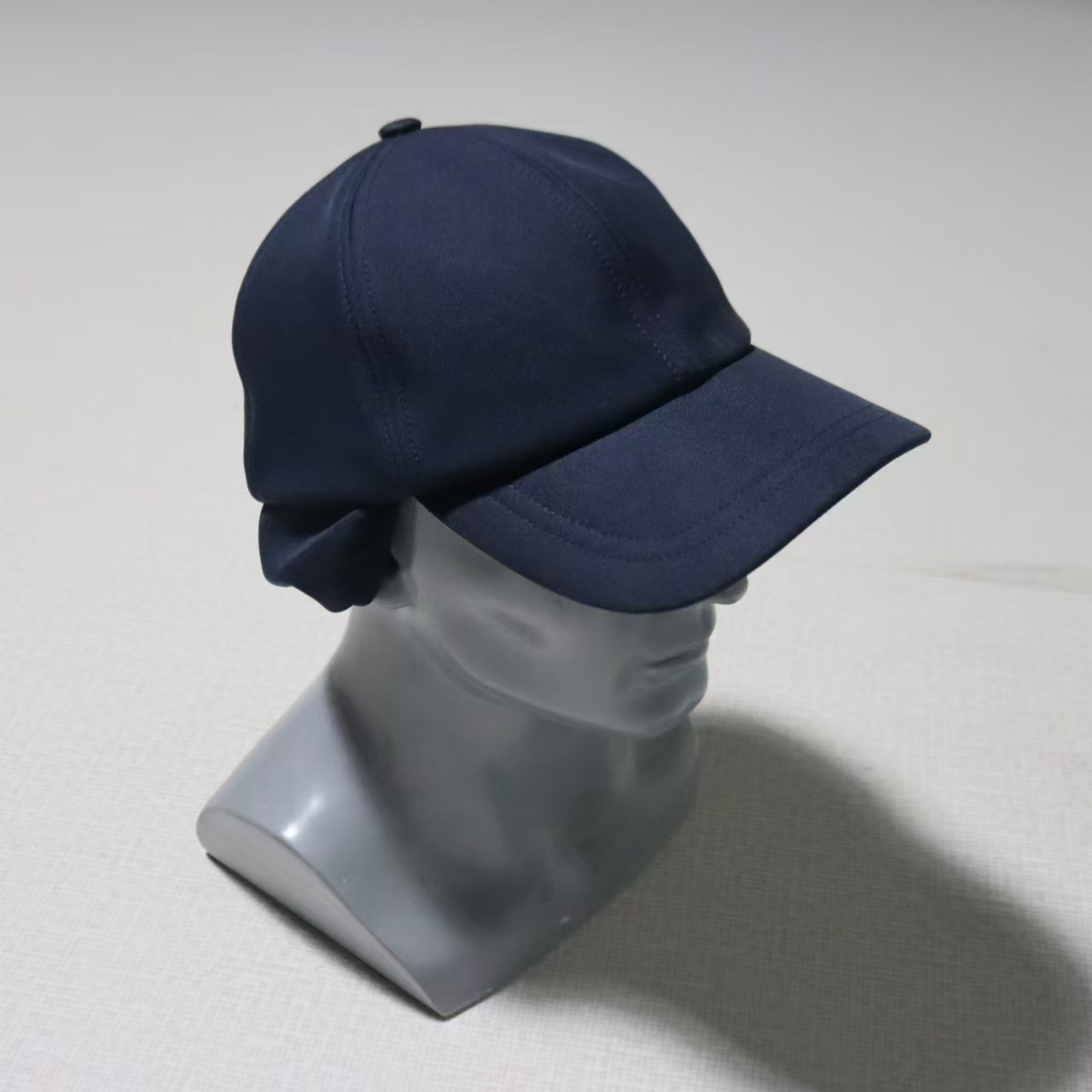 Picture of Winter Baseball Cap with Ear Flaps, Wool Lining, Waterproof Hat for Outdoor Activities, Adjustable Hat for Men and Women, Casual with Ear Flaps