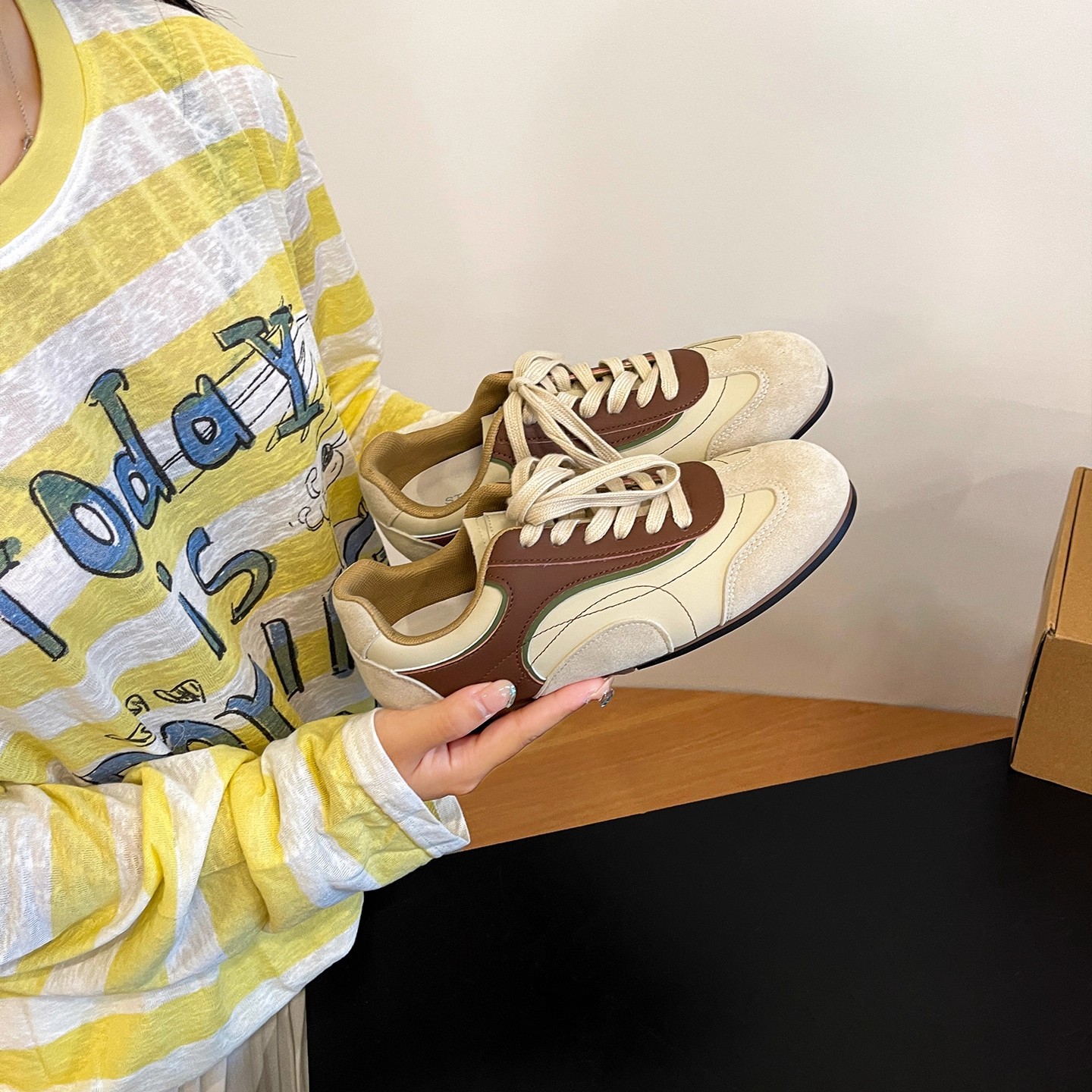 Picture of Retro contrasting flat German training shoes women's 2025 new autumn and winter casual Jersey style sports leisure Forrest Gump board shoes