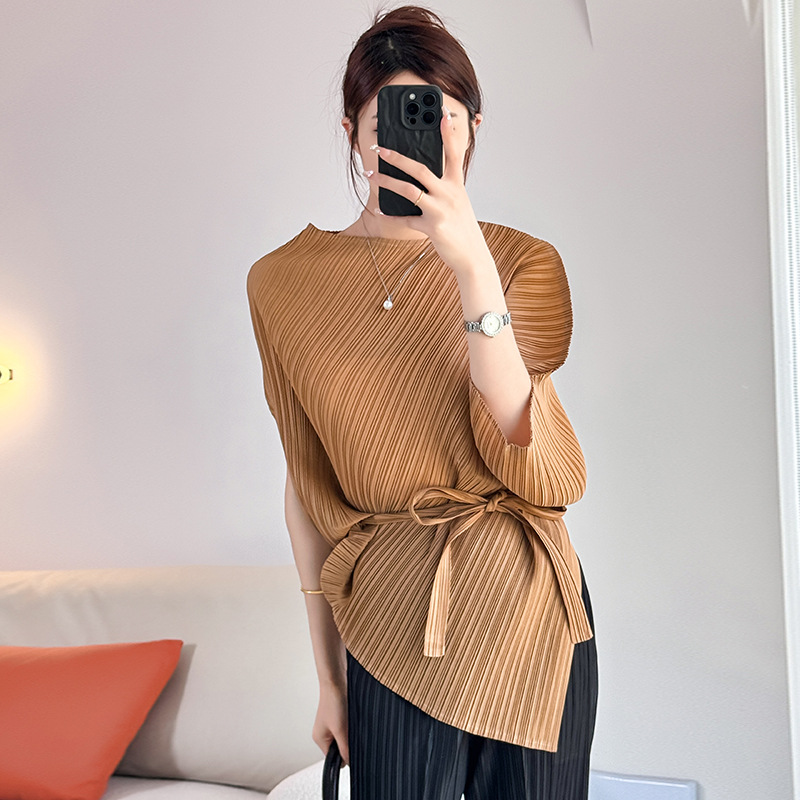 Picture of Miyake Fashion Slim Design 2025 Pleated Round Neck Tie Waist Short-Sleeved Top Solid Color Loose Shirt for Women