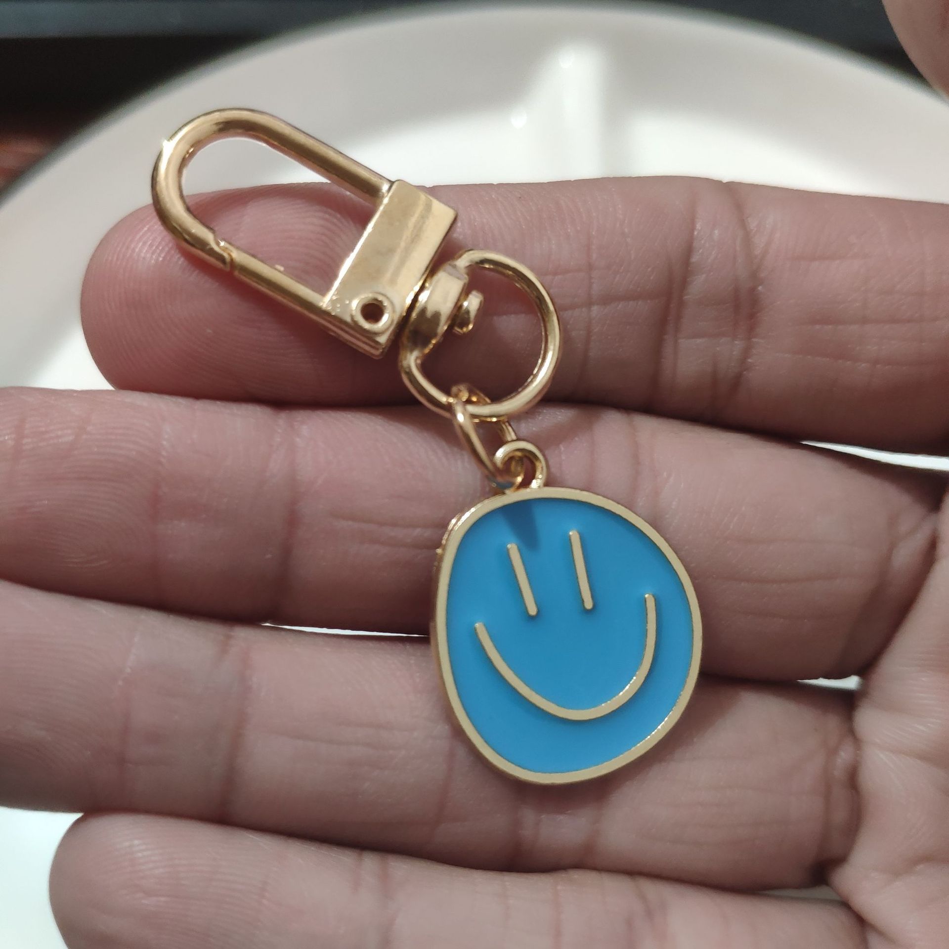 Picture of Cross-border e-commerce alloy color dripping smiley face keychain electroplated gold irregular expression bag pendant accessories