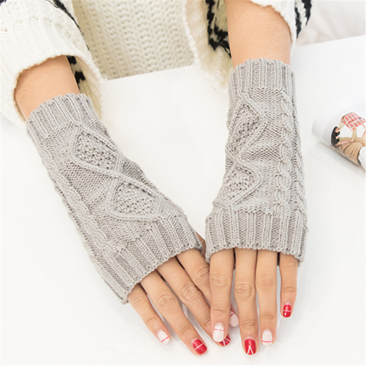 Yifan Autumn and Winter Outdoor Cycling Warm Decoration Korean Style Fashionable Elastic Sleeve Short Knitted Two-diamond Arm Cover