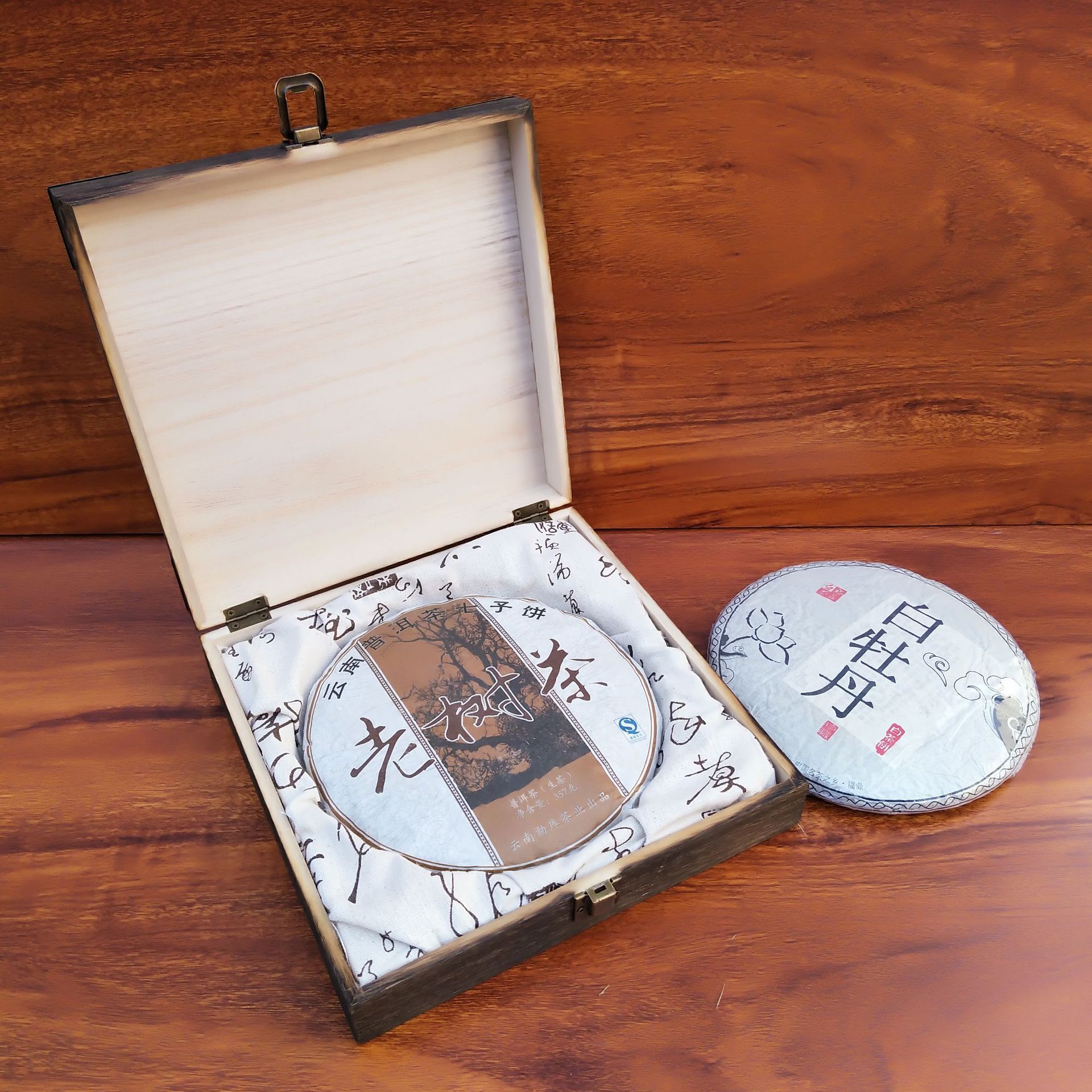 Picture of Wooden Pu'er Tea Box Creative Gift Box Fuding White Tea Cake Wooden Box Tea Packaging Wooden Box Tea Cake Wooden Box