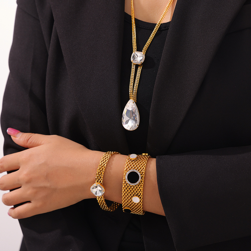 Picture of Fashion New European and American Cross-border Zircon White Shellfish Bracelet Necklace suit Women Fashion Niche Light Luxury Internet Celebrity Same Style